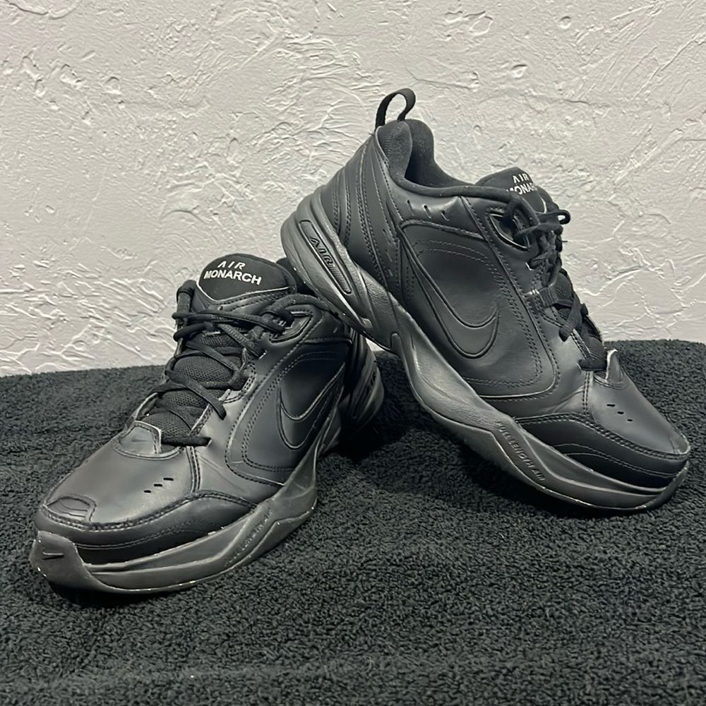 🔥NIKE Air Monarch‎ IV 415445-001 Black Low Top Sneakers Men Sz 10.5 - EXCELLENT